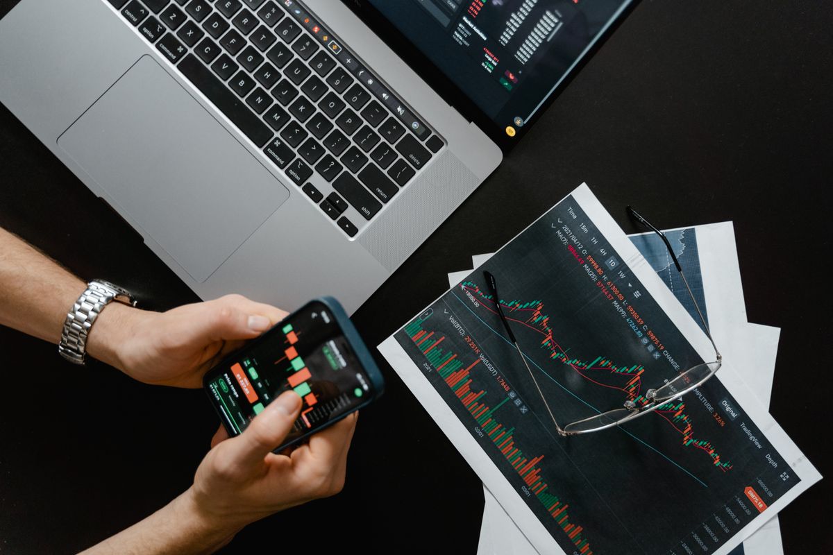 An advisor reviewing market performance with a client